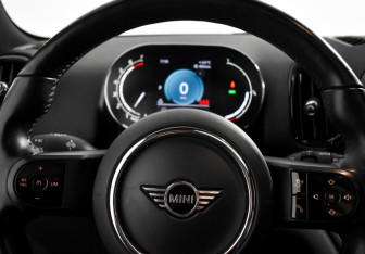 Подержанный автомобиль MINI Countryman 2021 года (17 фото)