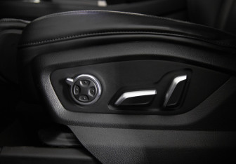 Подержанный автомобиль Audi Q7 2017 года (20 фото)