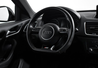 Подержанный автомобиль Audi Q3 2017 года (14 фото)