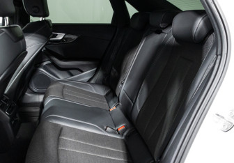 Подержанный автомобиль Audi A4 Sedan 2022 года (10 фото)