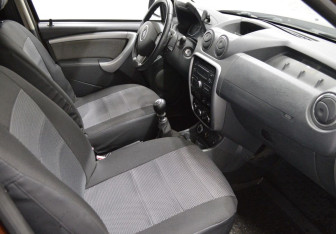 Подержанный автомобиль Renault Duster 2013 года (12 фото)