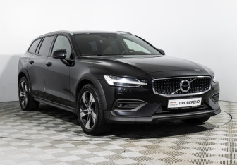 Подержанный автомобиль Volvo V60 Cross Country 2021 года (3 фото)