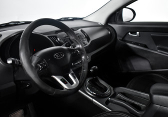 Подержанный автомобиль Kia Sportage 2011 года (9 фото)