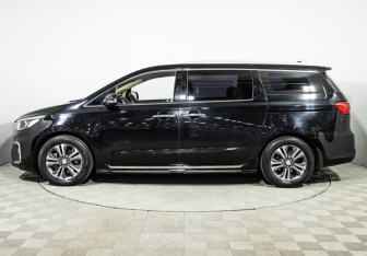 Подержанный автомобиль Kia Carnival 2018 года (8 фото)