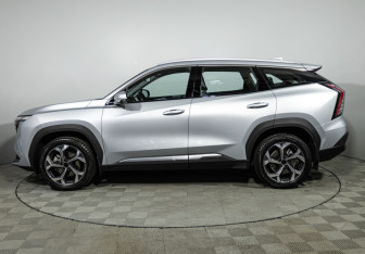 Подержанный автомобиль Geely Atlas 2023 года (8 фото)