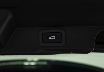 Подержанный автомобиль Land Rover Range Rover Sport 2015 года (21 фото)