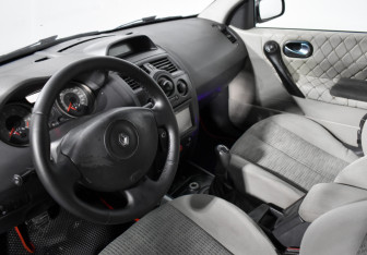 Подержанный автомобиль Renault Megane Sedan 2006 года (9 фото)