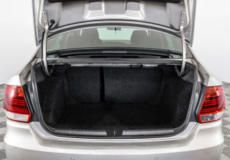 Подержанный автомобиль Volkswagen Polo Sedan 2019 года (18 фото)