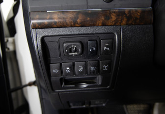 Подержанный автомобиль Toyota Land Cruiser Suv 2012 года (22 фото)