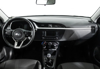 Подержанный автомобиль Kia Rio Sedan 2021 года (13 фото)