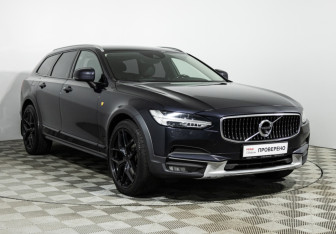Подержанный автомобиль Volvo V90 Cross Country 2017 года (3 фото)
