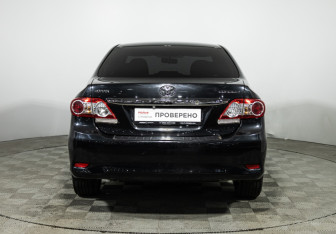 Подержанный автомобиль Toyota Corolla Sedan 2012 года (6 фото)