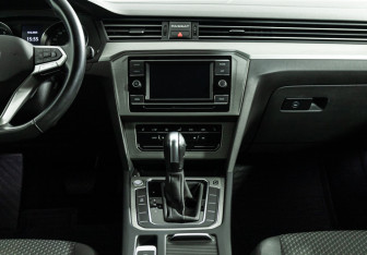 Подержанный автомобиль Volkswagen Passat Sedan 2021 года (14 фото)