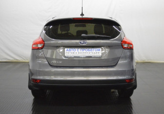 Подержанный автомобиль Ford Focus Hatchback 2018 года (6 фото)