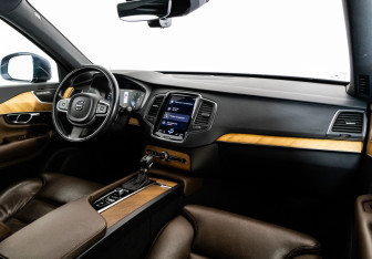 Подержанный автомобиль Volvo XC90 2021 года (10 фото)