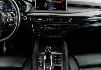 Подержанный автомобиль BMW X5 2016 года (15 фото)