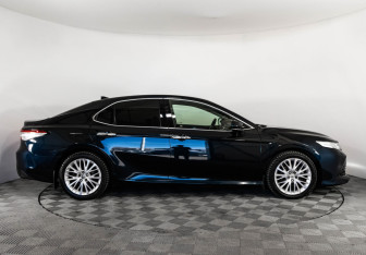Подержанный автомобиль Toyota Camry Sedan 2018 года (4 фото)