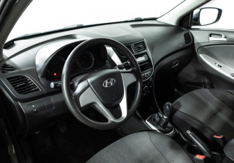 Подержанный автомобиль Hyundai Solaris Sedan 2013 года (11 фото)