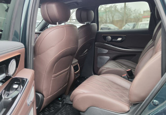 Подержанный автомобиль Exeed VX 2023 года (12 фото)