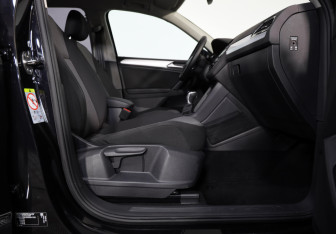 Подержанный автомобиль Volkswagen Tiguan 2021 года (20 фото)