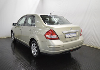 Подержанный автомобиль Nissan Tiida Sedan 2008 года (7 фото)