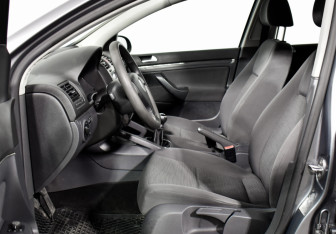 Подержанный автомобиль Volkswagen Golf Hatchback 2007 года (10 фото)