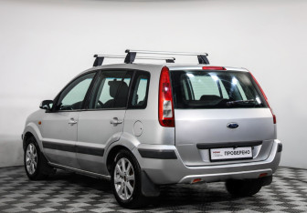 Подержанный автомобиль Ford Fusion 2007 года (7 фото)
