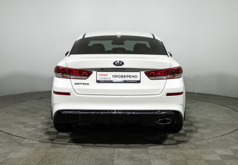 Подержанный автомобиль Kia Optima Sedan 2019 года (6 фото)