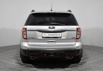 Подержанный автомобиль Ford Explorer 2015 года (6 фото)