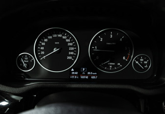 Подержанный автомобиль BMW X4 2015 года (12 фото)