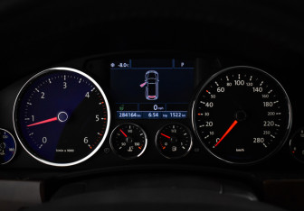 Подержанный автомобиль Volkswagen Touareg 2008 года (18 фото)