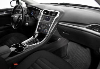 Подержанный автомобиль Ford Mondeo Sedan 2015 года (12 фото)