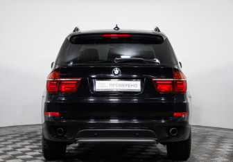 Подержанный автомобиль BMW X5 2010 года (6 фото)