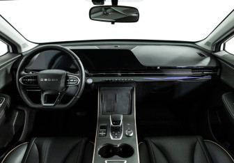 Подержанный автомобиль Omoda C5 2024 года (13 фото)