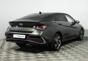 Подержанный автомобиль Hyundai Elantra Sedan 2024 года (5 фото)