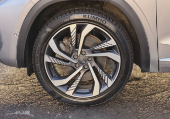 Подержанный автомобиль Geely Monjaro 2024 года (12 фото)