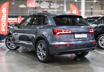 Подержанный автомобиль Audi Q5 2019 года (15 фото)
