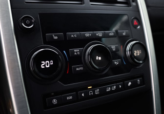 Подержанный автомобиль Land Rover Discovery Sport 2018 года (21 фото)