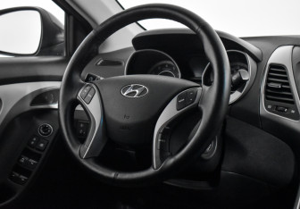 Подержанный автомобиль Hyundai Elantra Sedan 2015 года (15 фото)