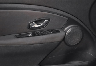 Подержанный автомобиль Renault Fluence 2010 года (17 фото)