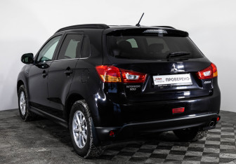 Подержанный автомобиль Mitsubishi ASX 2013 года (7 фото)
