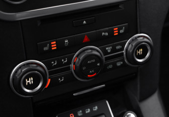 Подержанный автомобиль Land Rover Discovery 2014 года (17 фото)