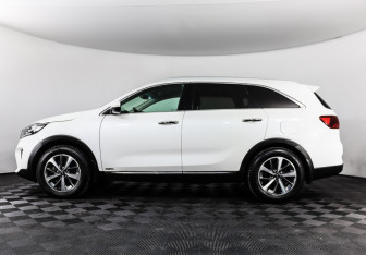 Подержанный автомобиль Kia Sorento 2018 года (8 фото)