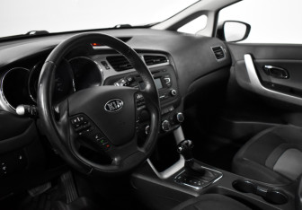 Подержанный автомобиль Kia Ceed Wagon 2015 года (9 фото)
