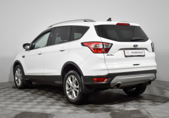 Подержанный автомобиль Ford Kuga 2019 года (7 фото)