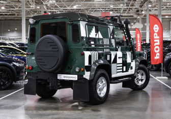 Подержанный автомобиль Land Rover Defender Suv 2007 года (6 фото)
