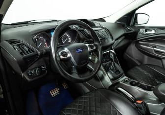 Подержанный автомобиль Ford Kuga 2015 года (11 фото)