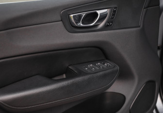 Подержанный автомобиль Volvo XC60 2020 года (23 фото)