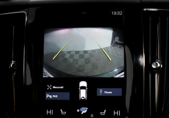 Подержанный автомобиль Volvo XC60 2019 года (19 фото)