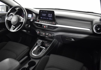Подержанный автомобиль Kia Cerato Sedan 2022 года (10 фото)
